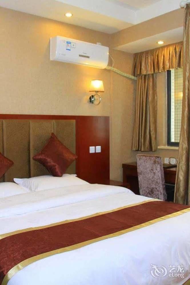 Helun Hotel Chengdu Extérieur photo