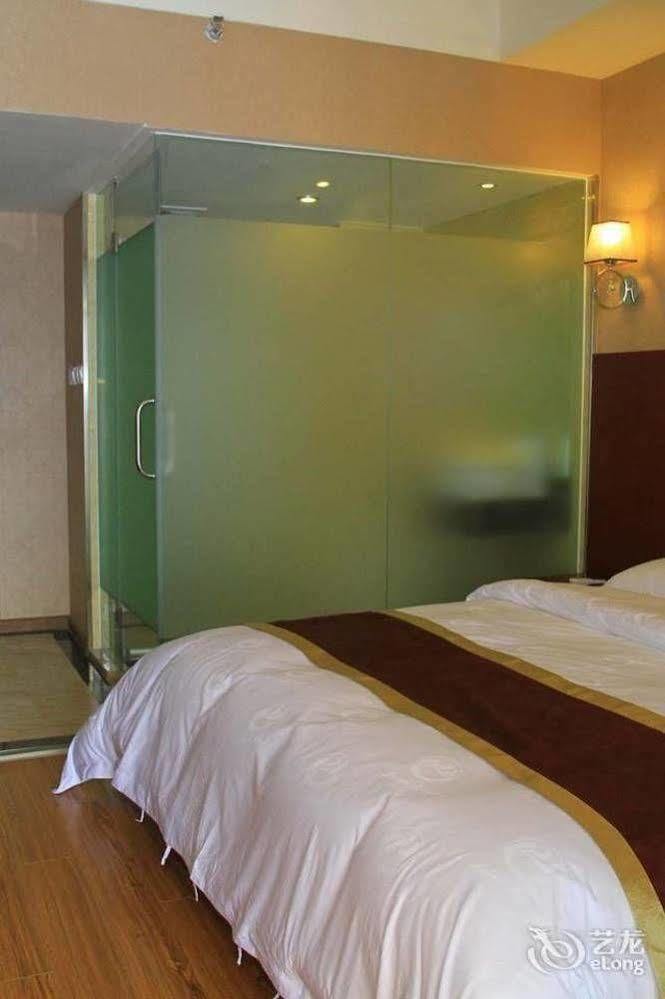 Helun Hotel Chengdu Extérieur photo